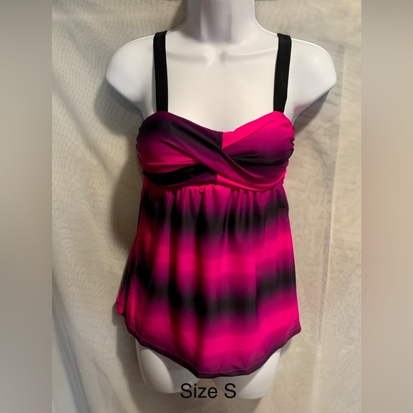 Womens swimsuit - Picture 1 of 4